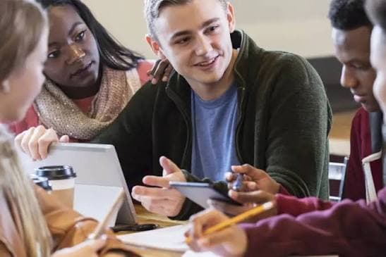Apprentissage vs Contrat de Professionnalisation : Les Différences Clés